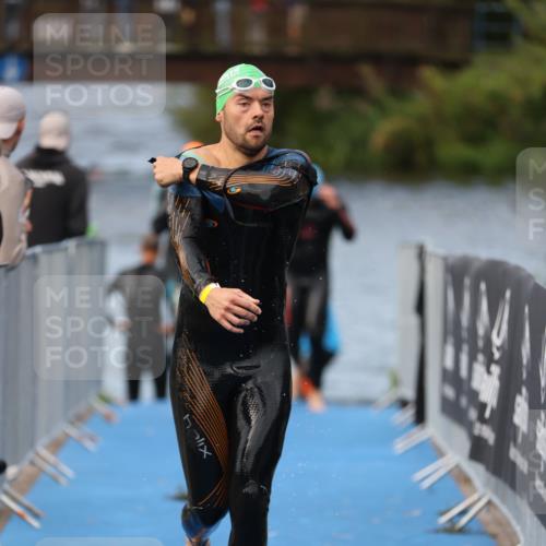 25.08.2024 - Elbe Triathlon Hamburg H.Heesch http://msf.ph/oto/6835334 25.08.2024 08:34:40 Schwimmen 48, 70, 83, 84, 93, 94, 97 meine-sportfotos.de