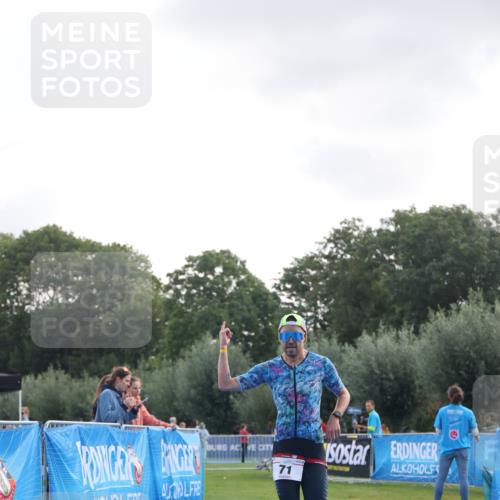 25.08.2024 - Elbe Triathlon Hamburg H.Heesch http://msf.ph/oto/6835337 25.08.2024 10:11:05 Ziel 68, 71 meine-sportfotos.de