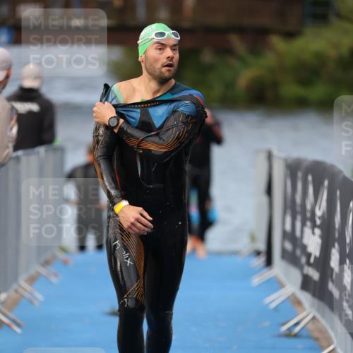 25.08.2024 - Elbe Triathlon Hamburg H.Heesch http://msf.ph/oto/6835350 25.08.2024 08:34:40 Schwimmen 48, 70, 83, 84, 93, 94, 97 meine-sportfotos.de