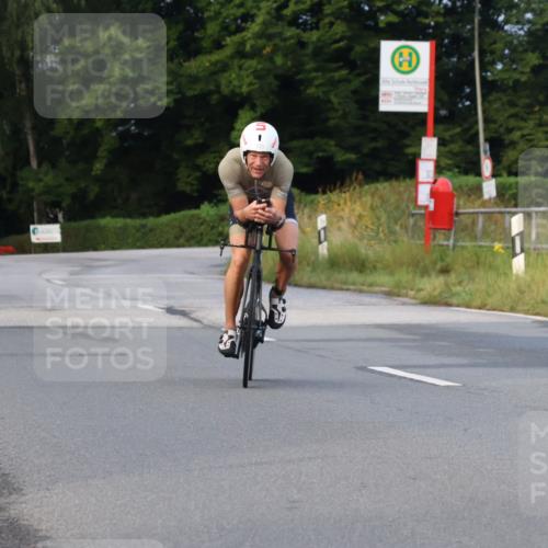 25.08.2024 - Elbe Triathlon Hamburg Fuchs,  Jonas http://msf.ph/oto/6835360 25.08.2024 08:41:46 Radfahren 105 meine-sportfotos.de