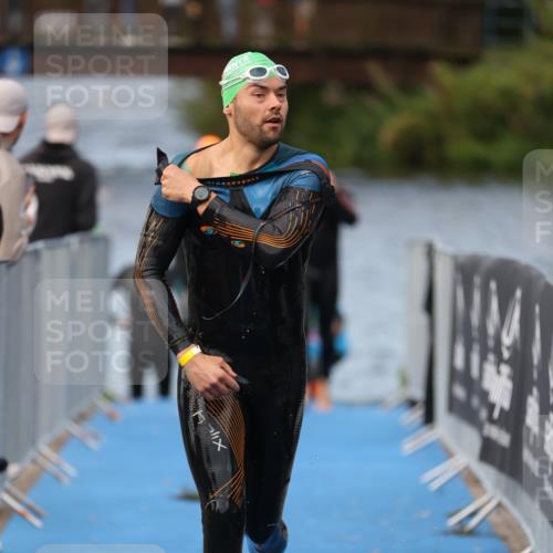 25.08.2024 - Elbe Triathlon Hamburg H.Heesch http://msf.ph/oto/6835364 25.08.2024 08:34:40 Schwimmen 48, 70, 83, 84, 93, 94, 97 meine-sportfotos.de