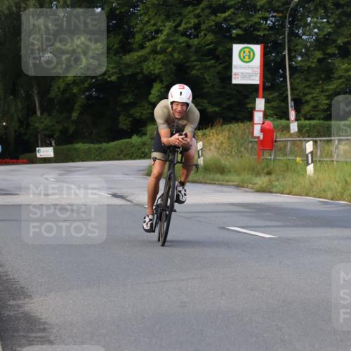 25.08.2024 - Elbe Triathlon Hamburg Fuchs,  Jonas http://msf.ph/oto/6835365 25.08.2024 08:41:47 Radfahren 105 meine-sportfotos.de