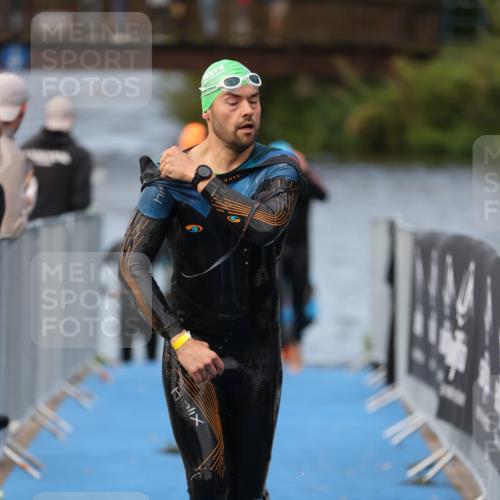 25.08.2024 - Elbe Triathlon Hamburg H.Heesch http://msf.ph/oto/6835369 25.08.2024 08:34:40 Schwimmen 48, 70, 83, 84, 93, 94, 97 meine-sportfotos.de