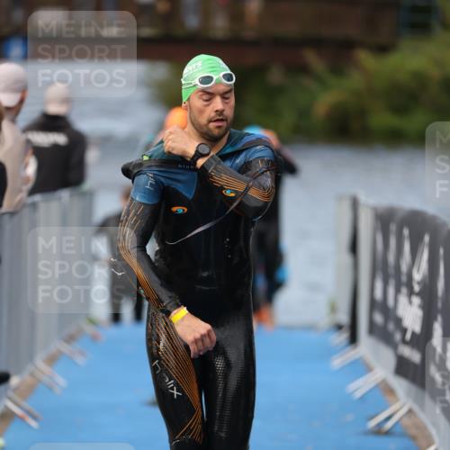 25.08.2024 - Elbe Triathlon Hamburg H.Heesch http://msf.ph/oto/6835373 25.08.2024 08:34:40 Schwimmen 48, 70, 83, 84, 93, 94, 97 meine-sportfotos.de
