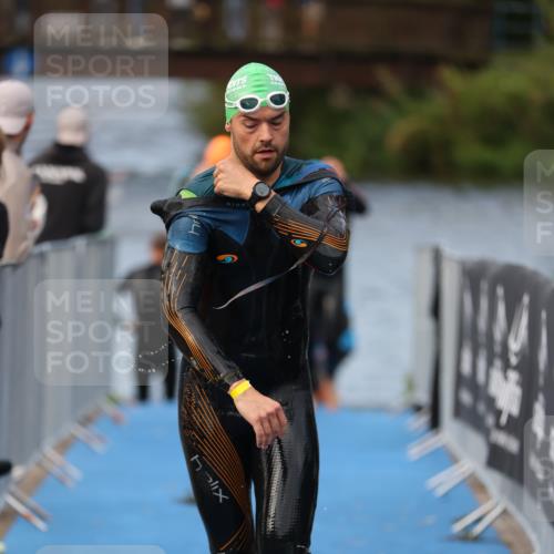 25.08.2024 - Elbe Triathlon Hamburg H.Heesch http://msf.ph/oto/6835377 25.08.2024 08:34:40 Schwimmen 48, 70, 83, 84, 93, 94, 97 meine-sportfotos.de