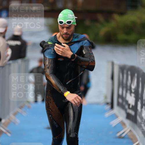 25.08.2024 - Elbe Triathlon Hamburg H.Heesch http://msf.ph/oto/6835389 25.08.2024 08:34:40 Schwimmen 48, 70, 83, 84, 93, 94, 97 meine-sportfotos.de