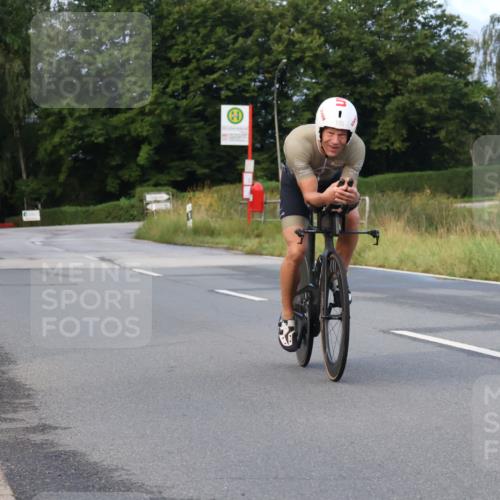 25.08.2024 - Elbe Triathlon Hamburg Fuchs,  Jonas http://msf.ph/oto/6835400 25.08.2024 08:41:47 Radfahren 105 meine-sportfotos.de