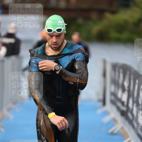 25.08.2024 - Elbe Triathlon Hamburg H.Heesch http://msf.ph/oto/6835401 25.08.2024 08:34:41 Schwimmen 48, 70, 83, 84, 93, 94, 97 meine-sportfotos.de