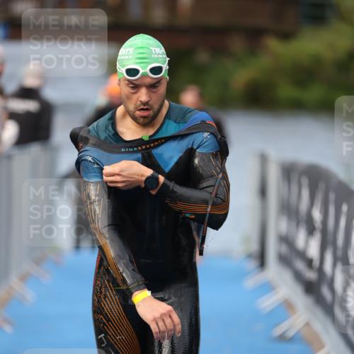 25.08.2024 - Elbe Triathlon Hamburg H.Heesch http://msf.ph/oto/6835406 25.08.2024 08:34:41 Schwimmen 48, 70, 83, 84, 93, 94, 97 meine-sportfotos.de