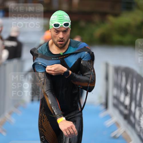 25.08.2024 - Elbe Triathlon Hamburg H.Heesch http://msf.ph/oto/6835412 25.08.2024 08:34:41 Schwimmen 48, 70, 83, 84, 93, 94, 97 meine-sportfotos.de