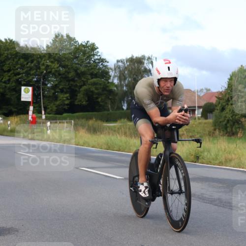 25.08.2024 - Elbe Triathlon Hamburg Fuchs,  Jonas http://msf.ph/oto/6835414 25.08.2024 08:41:48 Radfahren 105 meine-sportfotos.de