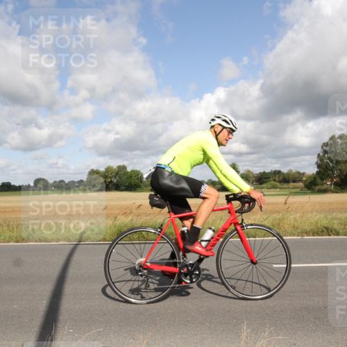 25.08.2024 - Elbe Triathlon Hamburg Fuchs,  Jonas http://msf.ph/oto/6835431 25.08.2024 10:20:40 Radfahren 450, 540, 353, 599, 400, 537 meine-sportfotos.de