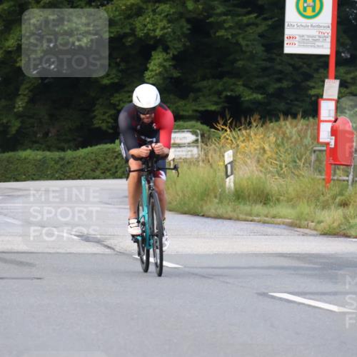 25.08.2024 - Elbe Triathlon Hamburg Fuchs,  Jonas http://msf.ph/oto/6835433 25.08.2024 08:42:21 Radfahren 60 meine-sportfotos.de