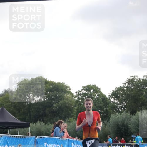 25.08.2024 - Elbe Triathlon Hamburg H.Heesch http://msf.ph/oto/6835434 25.08.2024 10:11:11 Ziel 68, 71 meine-sportfotos.de