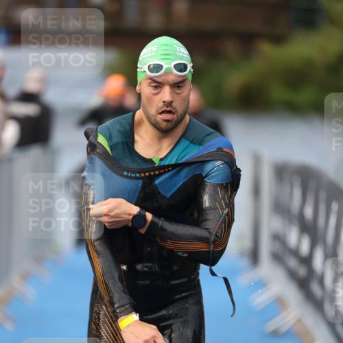 25.08.2024 - Elbe Triathlon Hamburg H.Heesch http://msf.ph/oto/6835435 25.08.2024 08:34:41 Schwimmen 48, 70, 83, 84, 93, 94, 97 meine-sportfotos.de