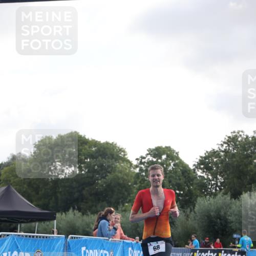 25.08.2024 - Elbe Triathlon Hamburg H.Heesch http://msf.ph/oto/6835444 25.08.2024 10:11:12 Ziel 68, 71 meine-sportfotos.de