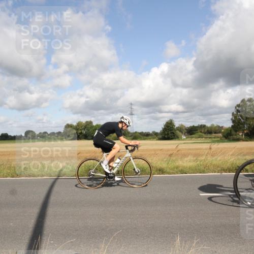 25.08.2024 - Elbe Triathlon Hamburg Fuchs,  Jonas http://msf.ph/oto/6835446 25.08.2024 10:20:44 Radfahren 450, 540, 353, 599, 400, 537, 361 meine-sportfotos.de