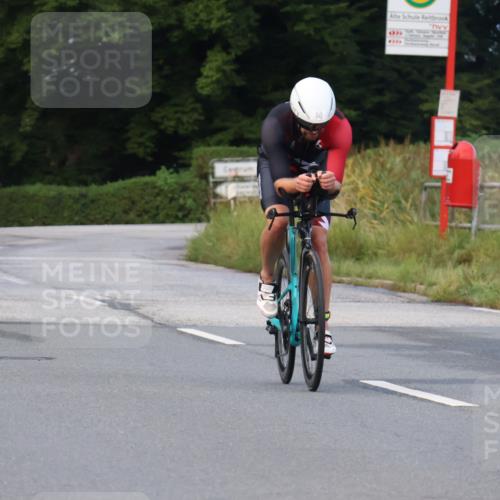 25.08.2024 - Elbe Triathlon Hamburg Fuchs,  Jonas http://msf.ph/oto/6835447 25.08.2024 08:42:22 Radfahren 60 meine-sportfotos.de