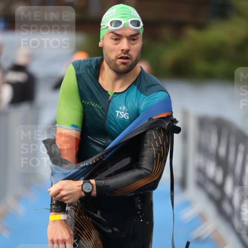 25.08.2024 - Elbe Triathlon Hamburg H.Heesch http://msf.ph/oto/6835454 25.08.2024 08:34:41 Schwimmen 48, 70, 83, 84, 93, 94, 97 meine-sportfotos.de