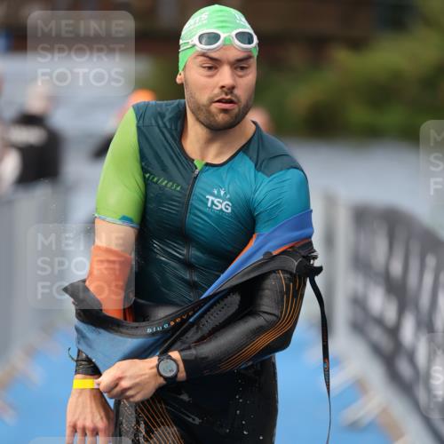25.08.2024 - Elbe Triathlon Hamburg H.Heesch http://msf.ph/oto/6835457 25.08.2024 08:34:41 Schwimmen 48, 70, 83, 84, 93, 94, 97 meine-sportfotos.de