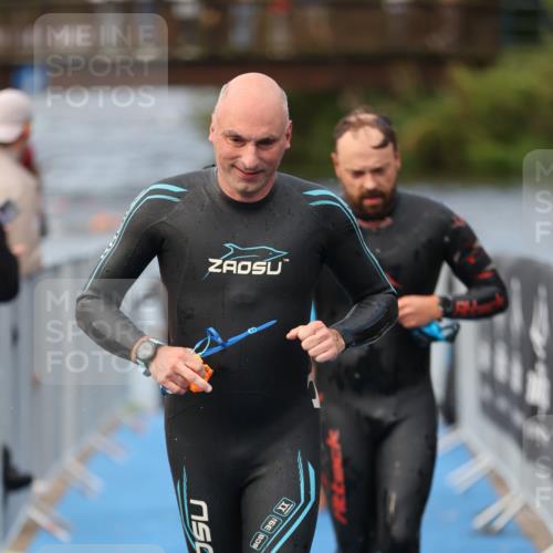 25.08.2024 - Elbe Triathlon Hamburg H.Heesch http://msf.ph/oto/6835483 25.08.2024 08:34:48 Schwimmen 48, 70, 84, 93, 94 meine-sportfotos.de