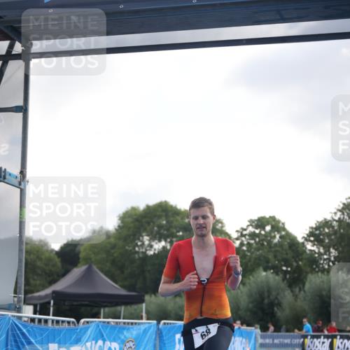 25.08.2024 - Elbe Triathlon Hamburg H.Heesch http://msf.ph/oto/6835486 25.08.2024 10:11:12 Ziel 68, 71 meine-sportfotos.de