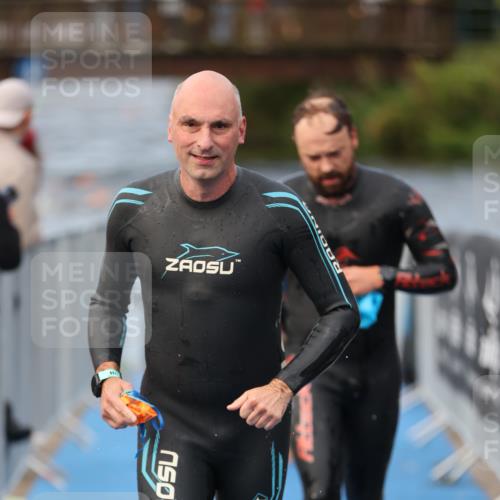 25.08.2024 - Elbe Triathlon Hamburg H.Heesch http://msf.ph/oto/6835505 25.08.2024 08:34:48 Schwimmen 48, 70, 84, 93, 94 meine-sportfotos.de