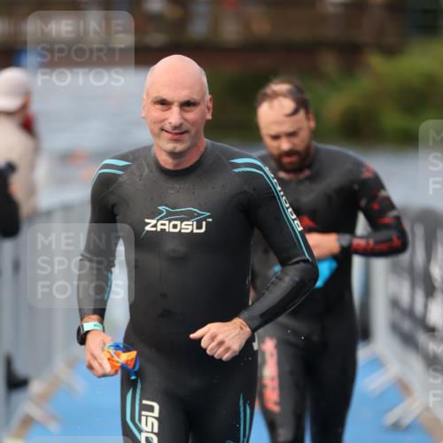 25.08.2024 - Elbe Triathlon Hamburg H.Heesch http://msf.ph/oto/6835507 25.08.2024 08:34:48 Schwimmen 48, 70, 84, 93, 94 meine-sportfotos.de