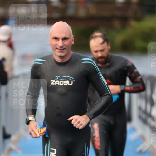 25.08.2024 - Elbe Triathlon Hamburg H.Heesch http://msf.ph/oto/6835511 25.08.2024 08:34:48 Schwimmen 48, 70, 84, 93, 94 meine-sportfotos.de