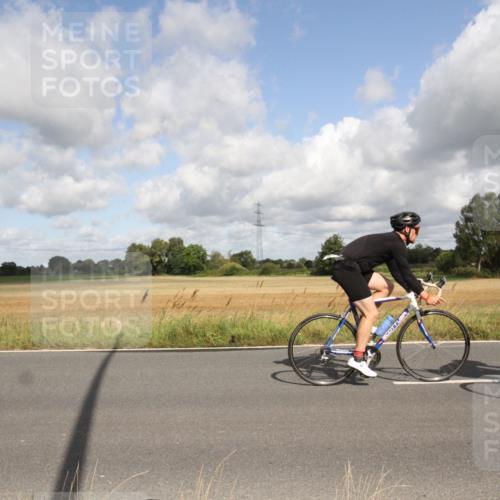 25.08.2024 - Elbe Triathlon Hamburg Fuchs,  Jonas http://msf.ph/oto/6835512 25.08.2024 10:21:01 Radfahren 560, 356, 617, 495, 655, 607, 350, 487, 619, 344 meine-sportfotos.de