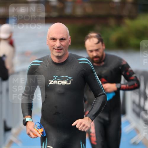 25.08.2024 - Elbe Triathlon Hamburg H.Heesch http://msf.ph/oto/6835516 25.08.2024 08:34:48 Schwimmen 48, 70, 84, 93, 94 meine-sportfotos.de