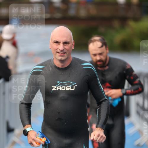 25.08.2024 - Elbe Triathlon Hamburg H.Heesch http://msf.ph/oto/6835523 25.08.2024 08:34:48 Schwimmen 48, 70, 84, 93, 94 meine-sportfotos.de