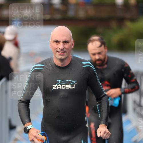 25.08.2024 - Elbe Triathlon Hamburg H.Heesch http://msf.ph/oto/6835524 25.08.2024 08:34:48 Schwimmen 48, 70, 84, 93, 94 meine-sportfotos.de