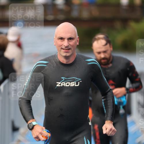 25.08.2024 - Elbe Triathlon Hamburg H.Heesch http://msf.ph/oto/6835532 25.08.2024 08:34:48 Schwimmen 48, 70, 84, 93, 94 meine-sportfotos.de