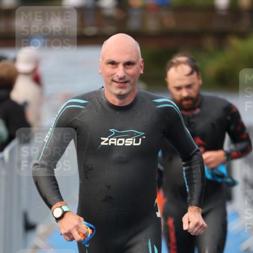 25.08.2024 - Elbe Triathlon Hamburg H.Heesch http://msf.ph/oto/6835537 25.08.2024 08:34:48 Schwimmen 48, 70, 84, 93, 94 meine-sportfotos.de