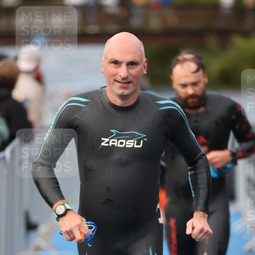 25.08.2024 - Elbe Triathlon Hamburg H.Heesch http://msf.ph/oto/6835544 25.08.2024 08:34:48 Schwimmen 48, 70, 84, 93, 94 meine-sportfotos.de