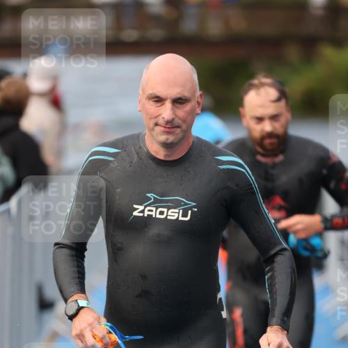25.08.2024 - Elbe Triathlon Hamburg H.Heesch http://msf.ph/oto/6835555 25.08.2024 08:34:48 Schwimmen 48, 70, 84, 93, 94 meine-sportfotos.de