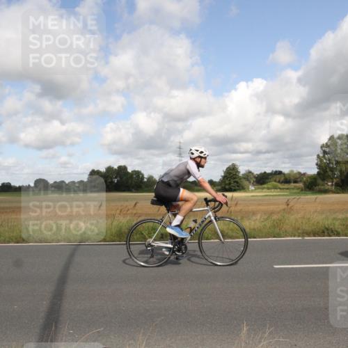 25.08.2024 - Elbe Triathlon Hamburg Fuchs,  Jonas http://msf.ph/oto/6835563 25.08.2024 10:21:14 Radfahren 647, 639, 583, 632, 592, 273 meine-sportfotos.de