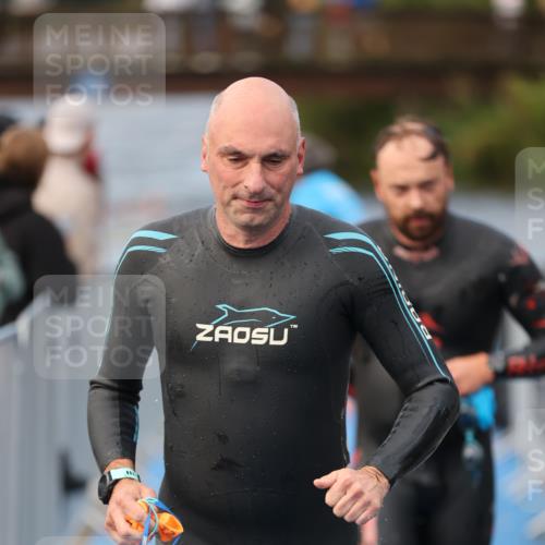 25.08.2024 - Elbe Triathlon Hamburg H.Heesch http://msf.ph/oto/6835566 25.08.2024 08:34:48 Schwimmen 48, 70, 84, 93, 94 meine-sportfotos.de