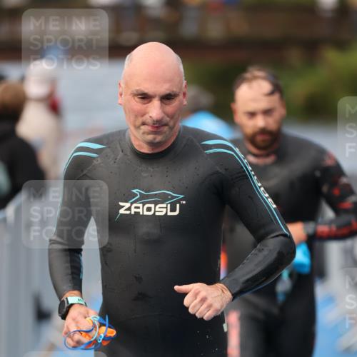 25.08.2024 - Elbe Triathlon Hamburg H.Heesch http://msf.ph/oto/6835569 25.08.2024 08:34:48 Schwimmen 48, 70, 84, 93, 94 meine-sportfotos.de