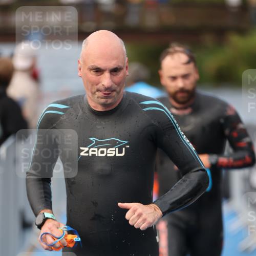 25.08.2024 - Elbe Triathlon Hamburg H.Heesch http://msf.ph/oto/6835576 25.08.2024 08:34:48 Schwimmen 48, 70, 84, 93, 94 meine-sportfotos.de