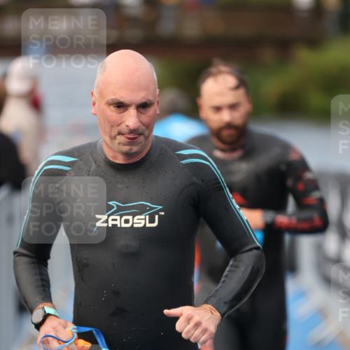 25.08.2024 - Elbe Triathlon Hamburg H.Heesch http://msf.ph/oto/6835581 25.08.2024 08:34:49 Schwimmen 48, 70, 84, 93, 94 meine-sportfotos.de