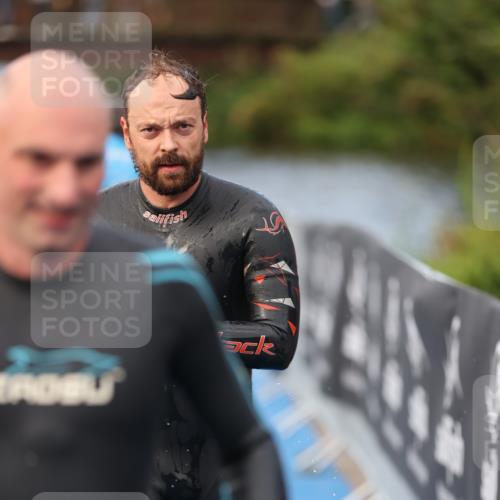 25.08.2024 - Elbe Triathlon Hamburg H.Heesch http://msf.ph/oto/6835585 25.08.2024 08:34:49 Schwimmen 48, 70, 84, 93, 94 meine-sportfotos.de