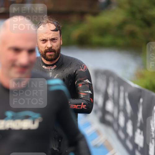 25.08.2024 - Elbe Triathlon Hamburg H.Heesch http://msf.ph/oto/6835591 25.08.2024 08:34:49 Schwimmen 48, 70, 84, 93, 94 meine-sportfotos.de