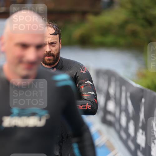 25.08.2024 - Elbe Triathlon Hamburg H.Heesch http://msf.ph/oto/6835597 25.08.2024 08:34:49 Schwimmen 48, 70, 84, 93, 94 meine-sportfotos.de