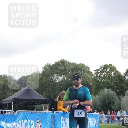 25.08.2024 - Elbe Triathlon Hamburg H.Heesch http://msf.ph/oto/6835600 25.08.2024 10:12:46 Ziel 48 meine-sportfotos.de