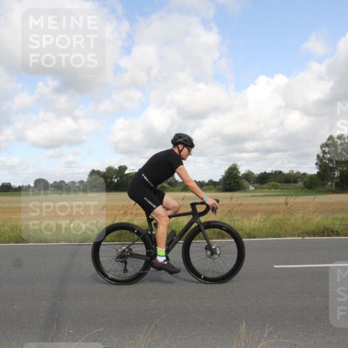 25.08.2024 - Elbe Triathlon Hamburg Fuchs,  Jonas http://msf.ph/oto/6835603 25.08.2024 10:21:32 Radfahren 556, 613, 554, 357, 476, 614, 652, 584, 529 meine-sportfotos.de