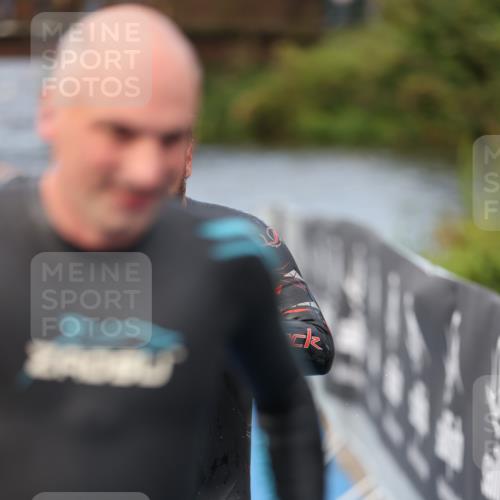 25.08.2024 - Elbe Triathlon Hamburg H.Heesch http://msf.ph/oto/6835604 25.08.2024 08:34:49 Schwimmen 48, 70, 84, 93, 94 meine-sportfotos.de