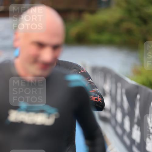 25.08.2024 - Elbe Triathlon Hamburg H.Heesch http://msf.ph/oto/6835608 25.08.2024 08:34:49 Schwimmen 48, 70, 84, 93, 94 meine-sportfotos.de