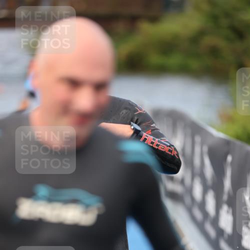 25.08.2024 - Elbe Triathlon Hamburg H.Heesch http://msf.ph/oto/6835614 25.08.2024 08:34:49 Schwimmen 48, 70, 84, 93, 94 meine-sportfotos.de
